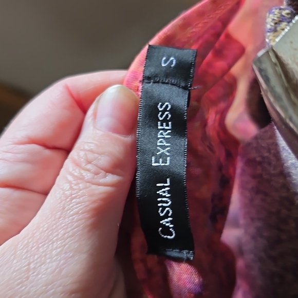 Casual Express top - Picture 2 of 2